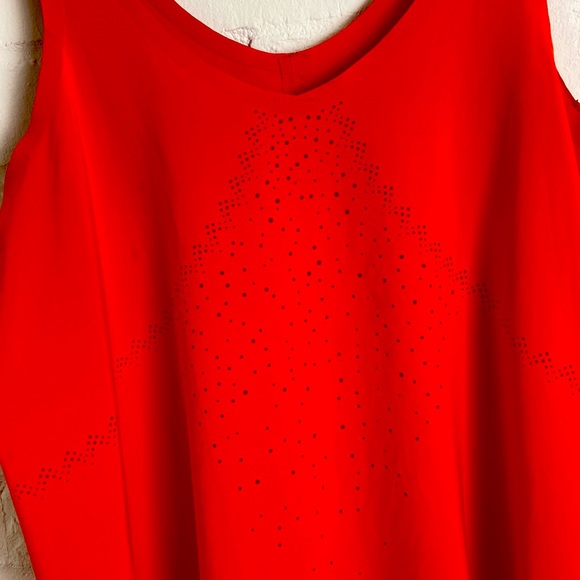 🍋 Lululemon Limited Edition Seawheeze 2012 Perforated Hi-Lo Tank 12 - Picture 3 of 3